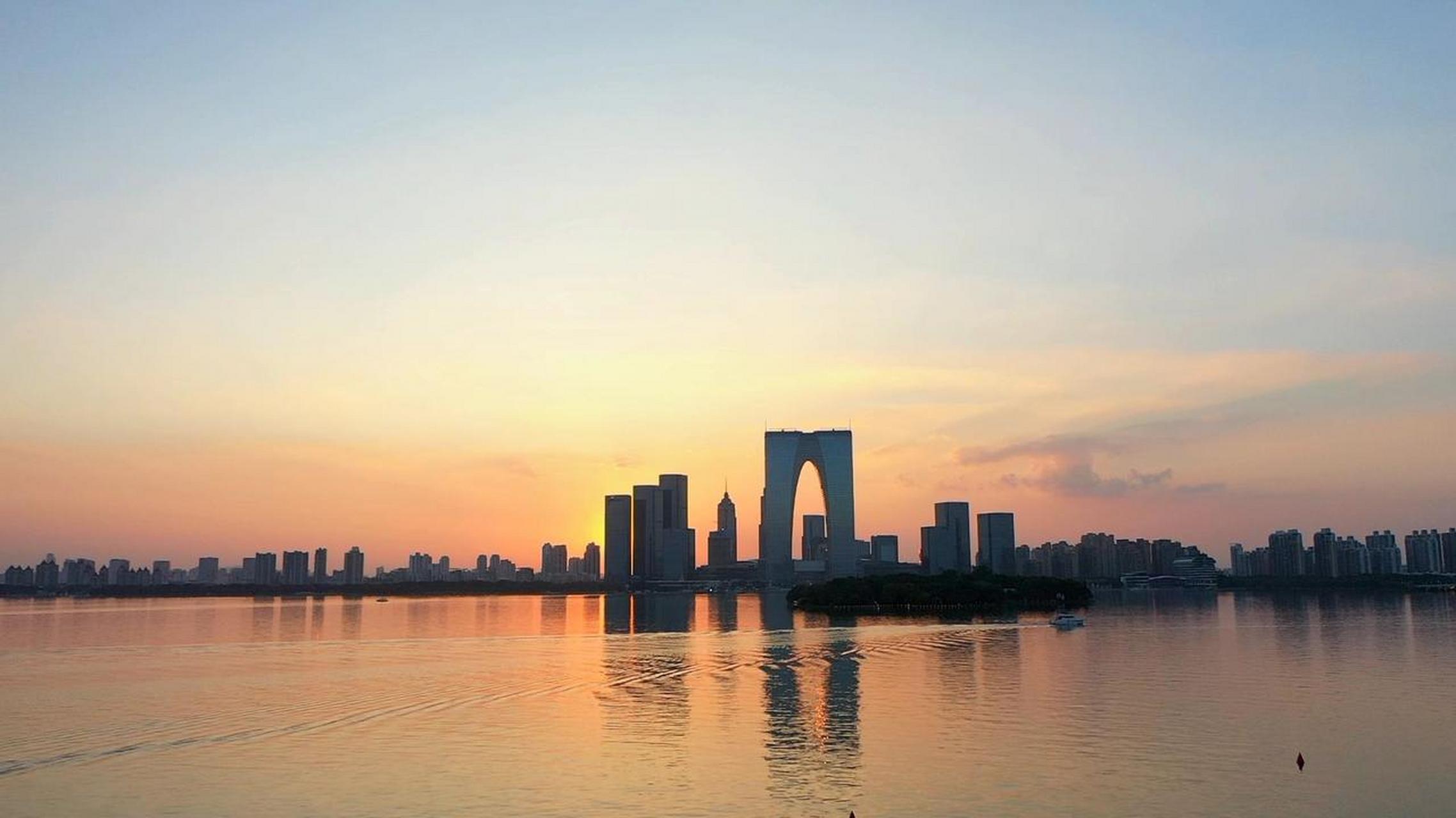 来苏州游玩一定要去一趟金鸡湖游玩,这里打卡真的是一绝,不仅可以看到