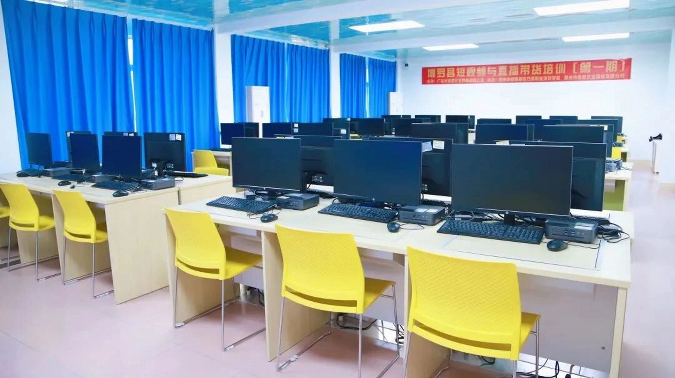 《广东省技师学院》简介 广东省高级技工学校是广东省人力资源和社会