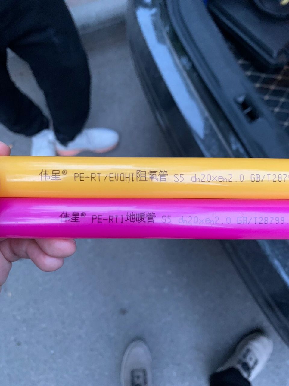 伟星地暖管如何分辨? 这两根阻氧管是正品吗?除了壁厚不同有什么区别?