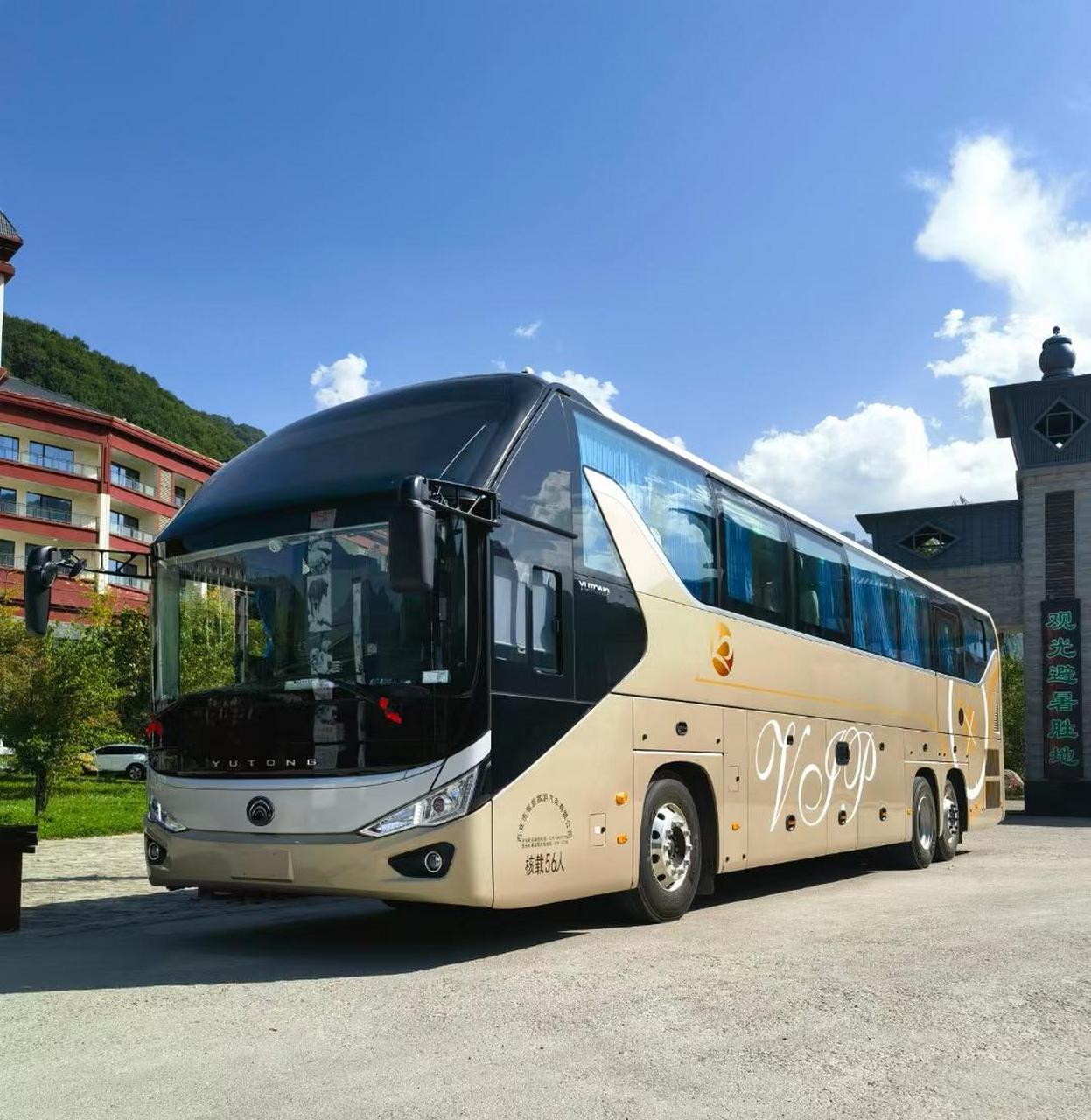 56座豪华宇通旅游大巴.