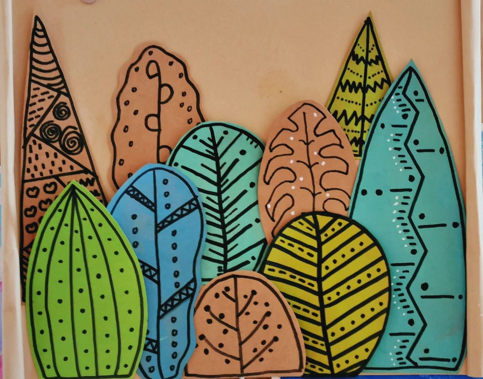 线描画 树叶装饰 美工区 幼儿园环创 线描画 树叶装饰 美工区 幼儿园