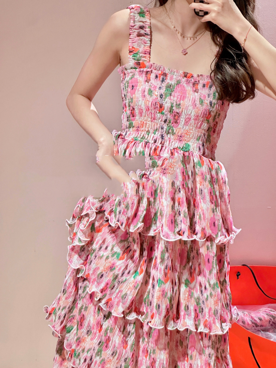 ganni今年这条粉色花朵褶皱蛋糕裙真的太美了 穿一次爱一次!