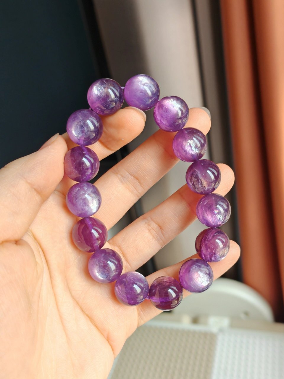 都说紫锂云母很脆,于是我把它和黄水晶,海蓝宝,金发晶等高硬度水晶