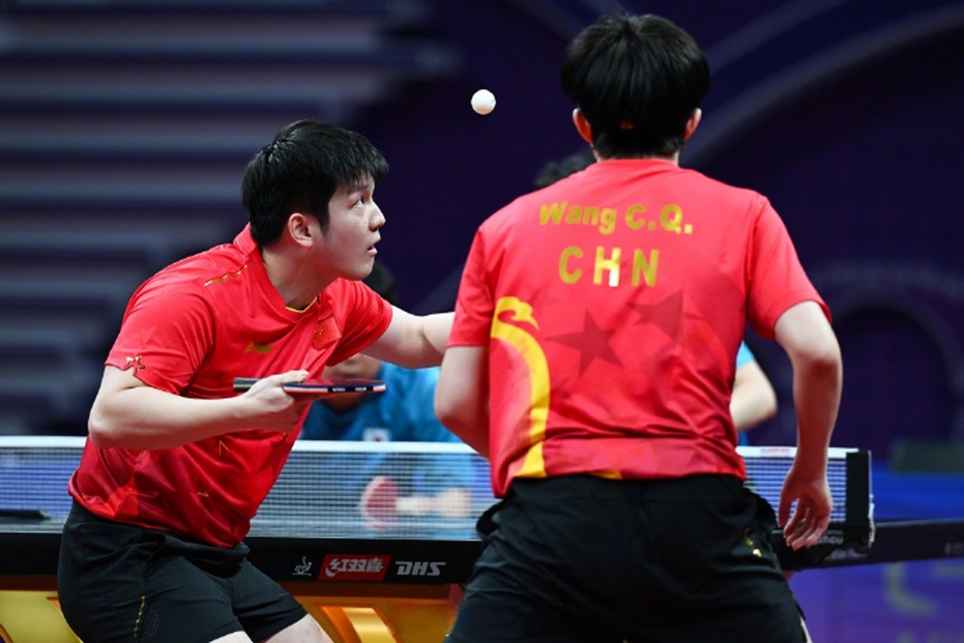 樊振东王楚钦男双夺金#】10月1日,杭州亚运会乒乓球男双金牌赛,中国