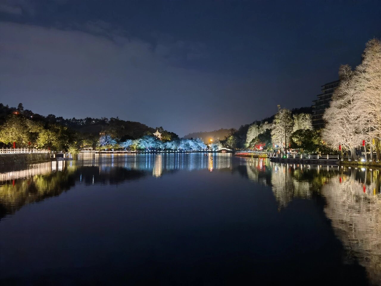 夜游新会的玉湖公园