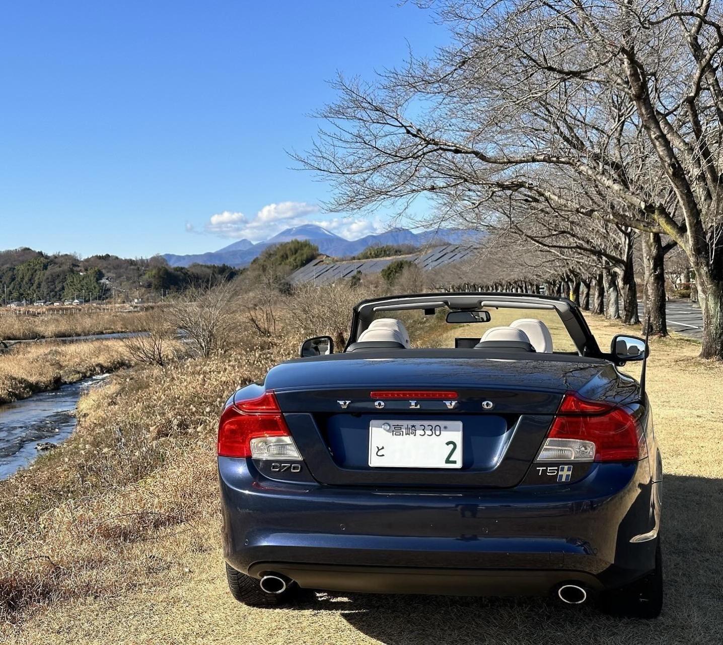沃尔沃c70是一款可以全方位满足驾驶者多重需求的三折式硬顶四座敞篷