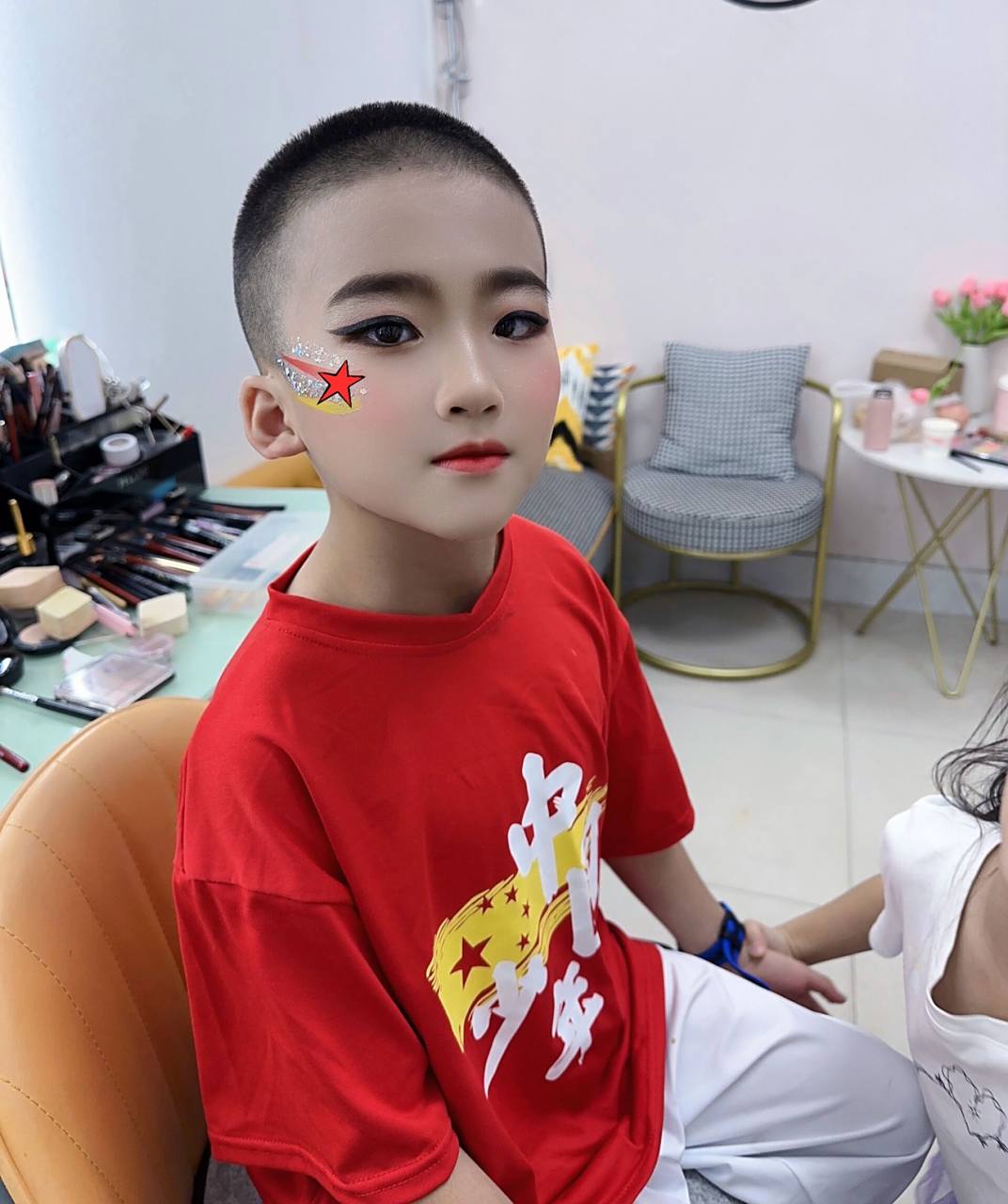 儿童舞台妆男生 增城化妆师