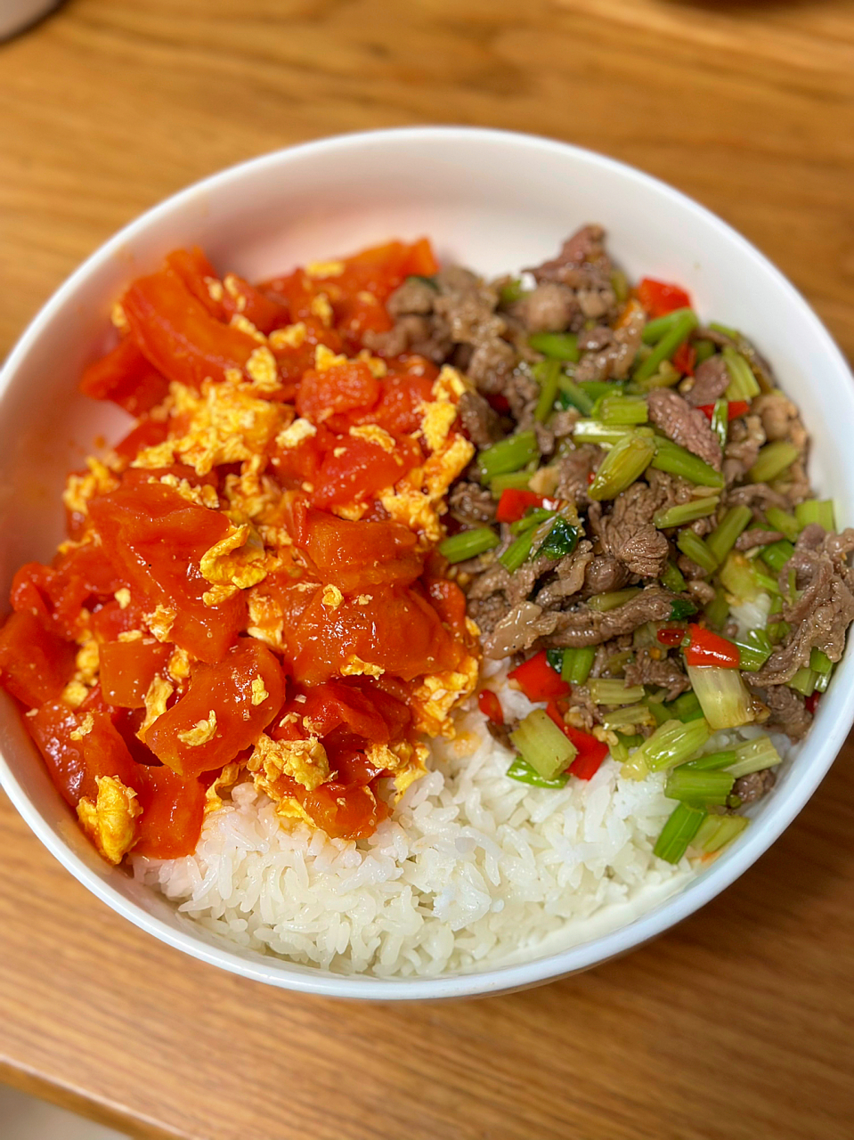 我的牛肉番茄炒蛋双拼盖饭,我妈说,你要想瘦,就得先把你这个碗换了