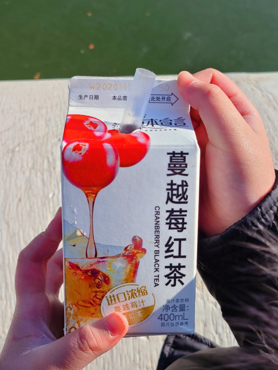 969696 之前出差,在全家随手买了一盒橙宝草本宣言的蔓越莓红茶