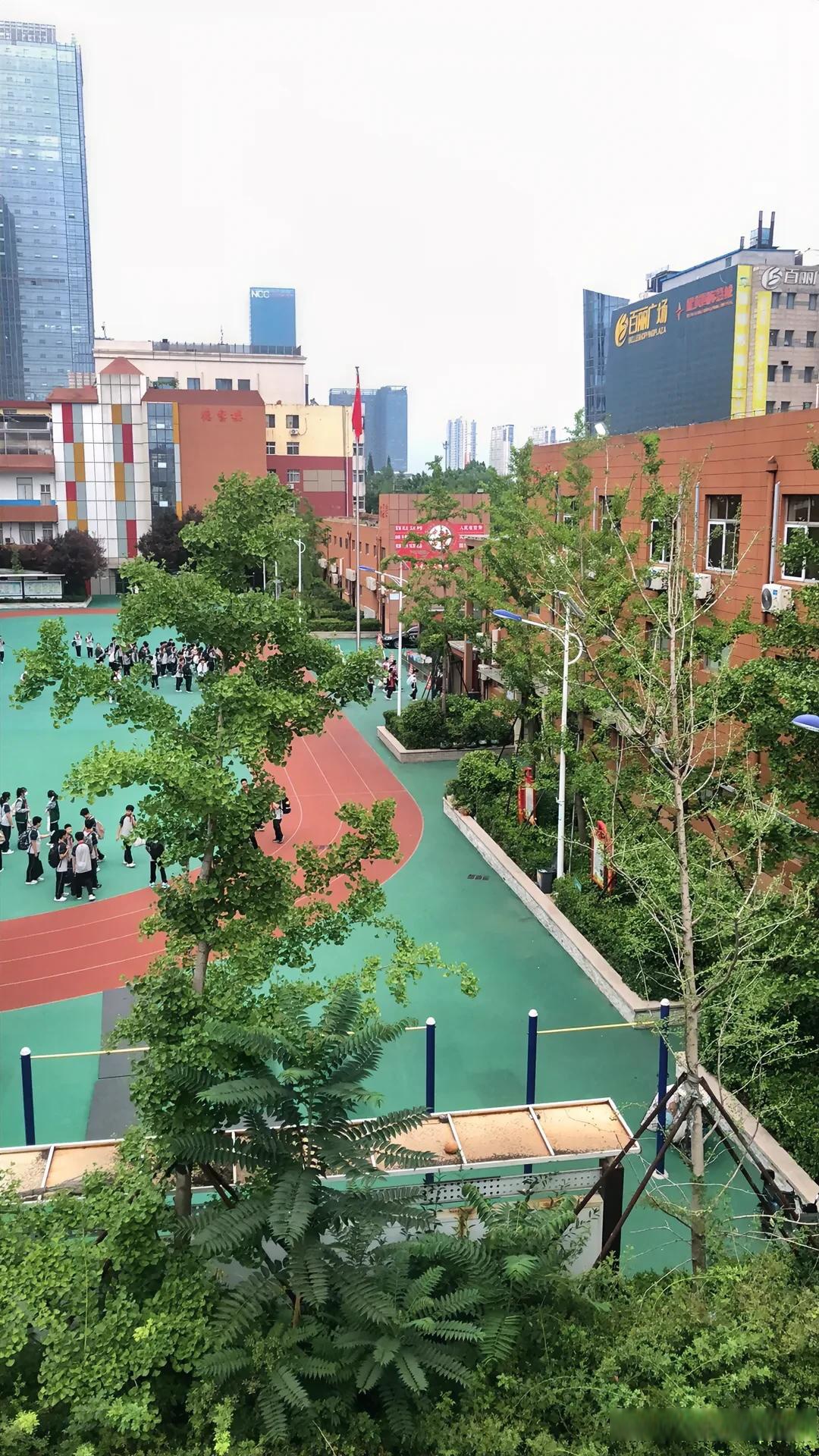 这家教育机构提出了废止有偿劳动制度,并计划在寒暑