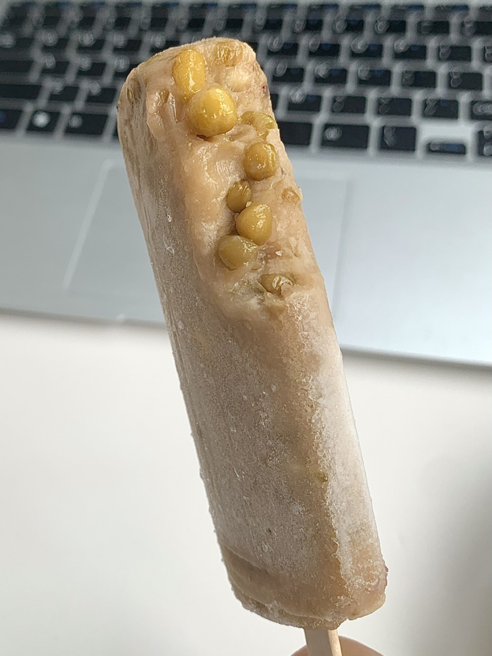 一口下去满口的红豆香!口感糯糯的,巨绵密细腻!