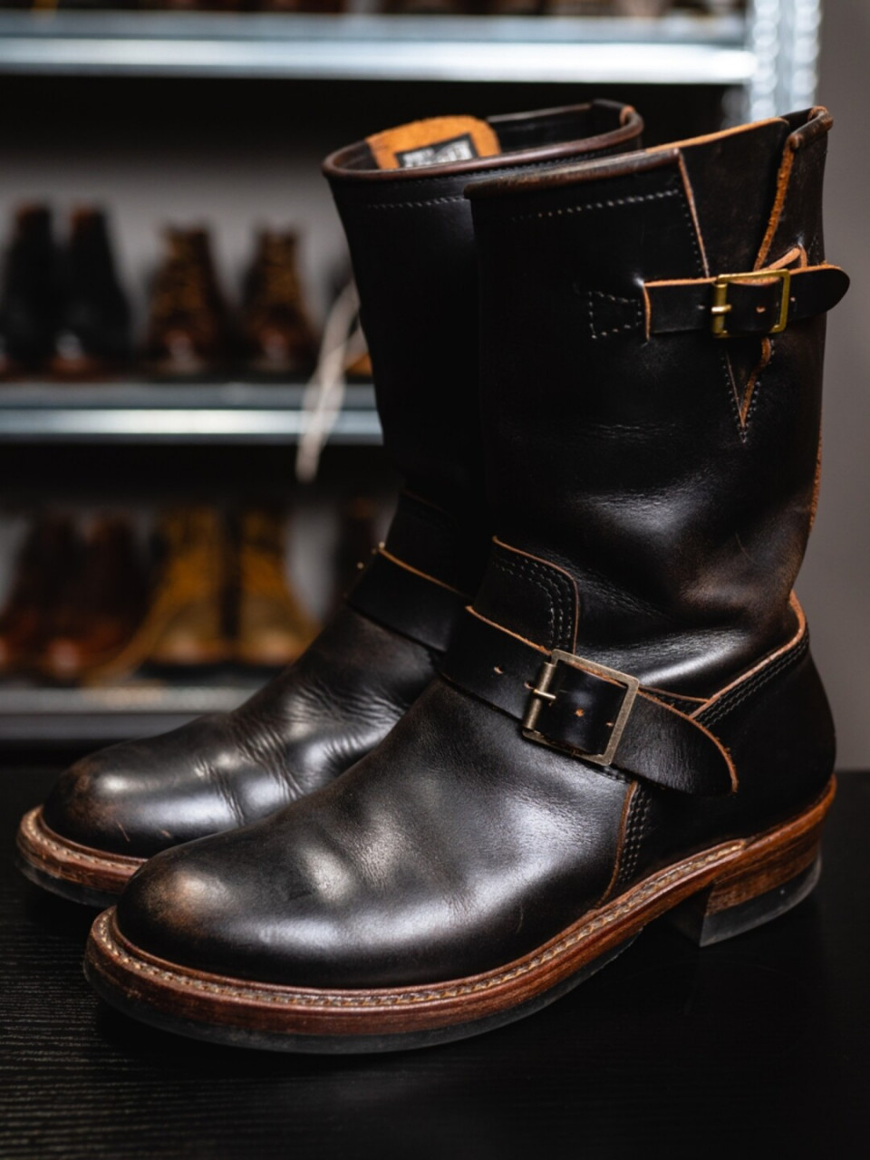 工装靴旧化:霍尔文茶芯皮工程师靴 霍尔文cxl出茶芯挺快的,比较努力的