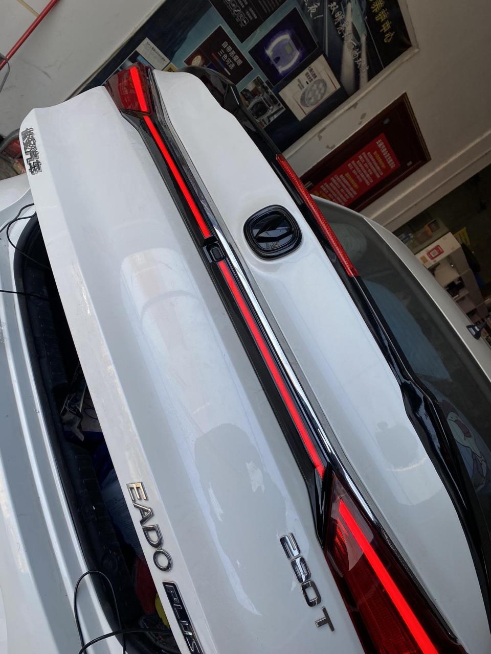 长安逸动加装日行灯和后面贯穿尾灯 03