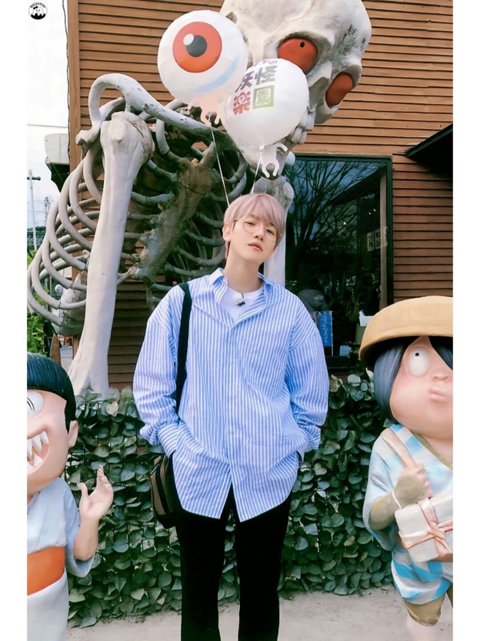 cbx小分队自拍册边伯贤篇高清壁纸图 蓝衬衫看着好嫩啊温柔学长的感觉