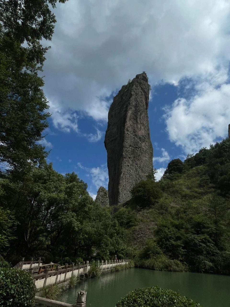 仙都风景名胜区·浙江丽水缙云县 仙都风景区位于浙江省丽水市缙云县