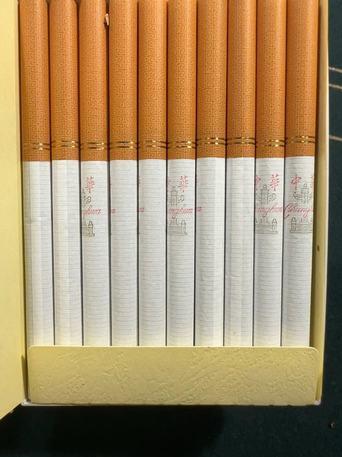 我们通常所说的华子,就是上海卷烟厂生产的中华香烟.