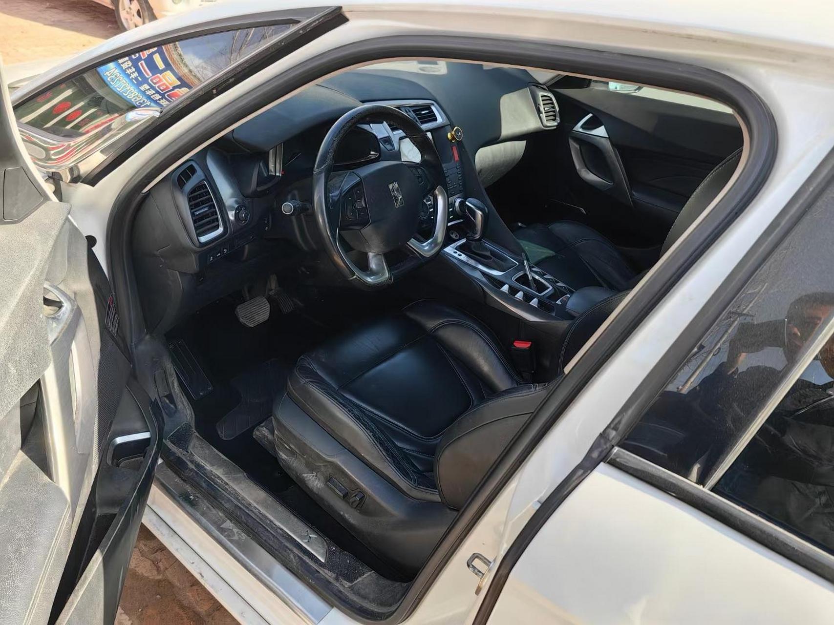 2014年雪铁龙进口ds5 时尚女神 1.