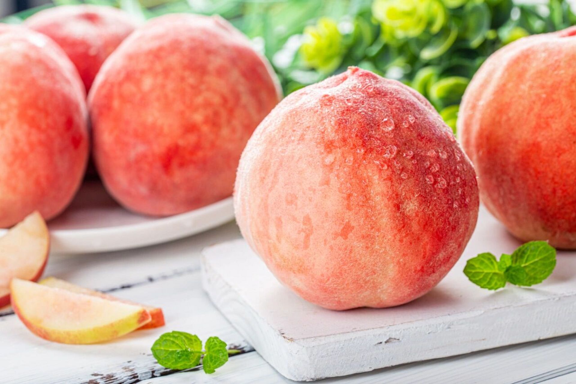 像是甜甜的爱情98 水蜜桃是生活中常见的水果之一,甘甜多汁,色泽