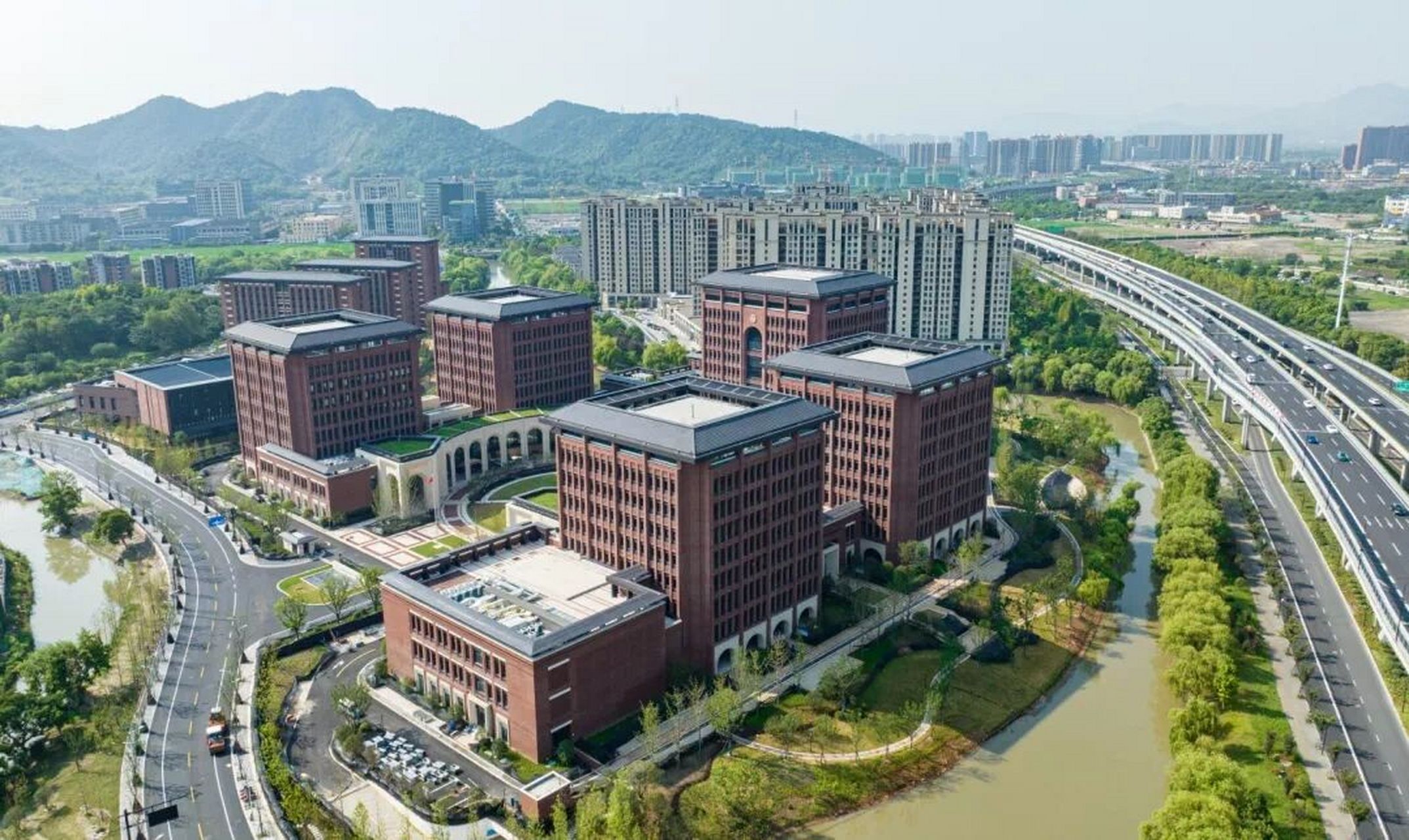 北京航空航天大学杭州创新研究院 9月开学 滨江白马湖畔 自:滨江发布