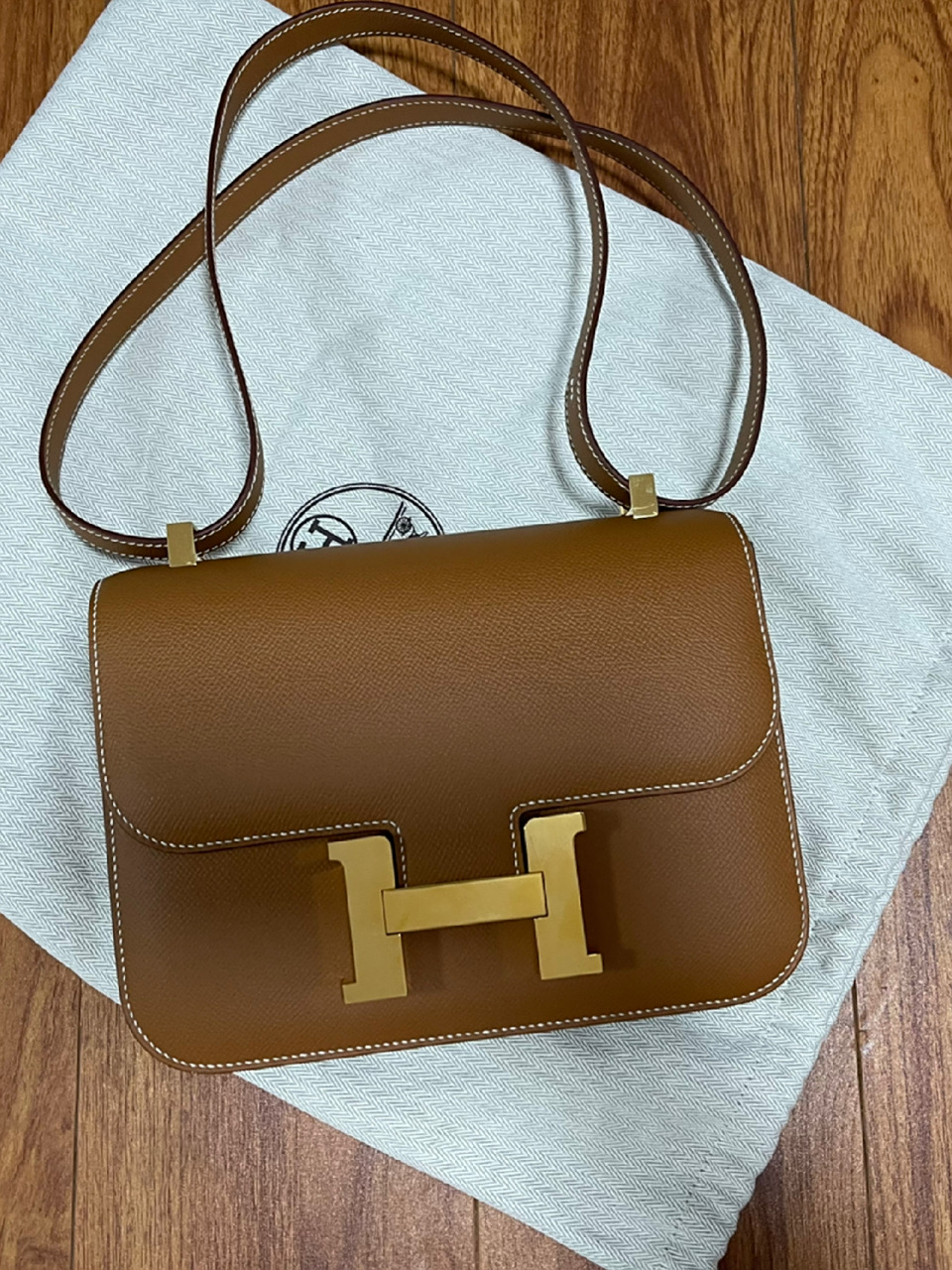 爱马仕新版康康24 gold 金 e皮 24 单层带小镜子 已经背了快两个月了