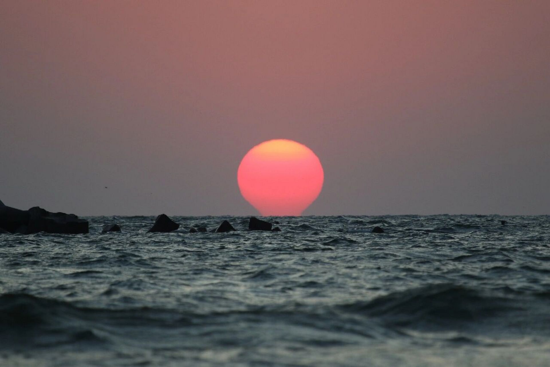 海上日出