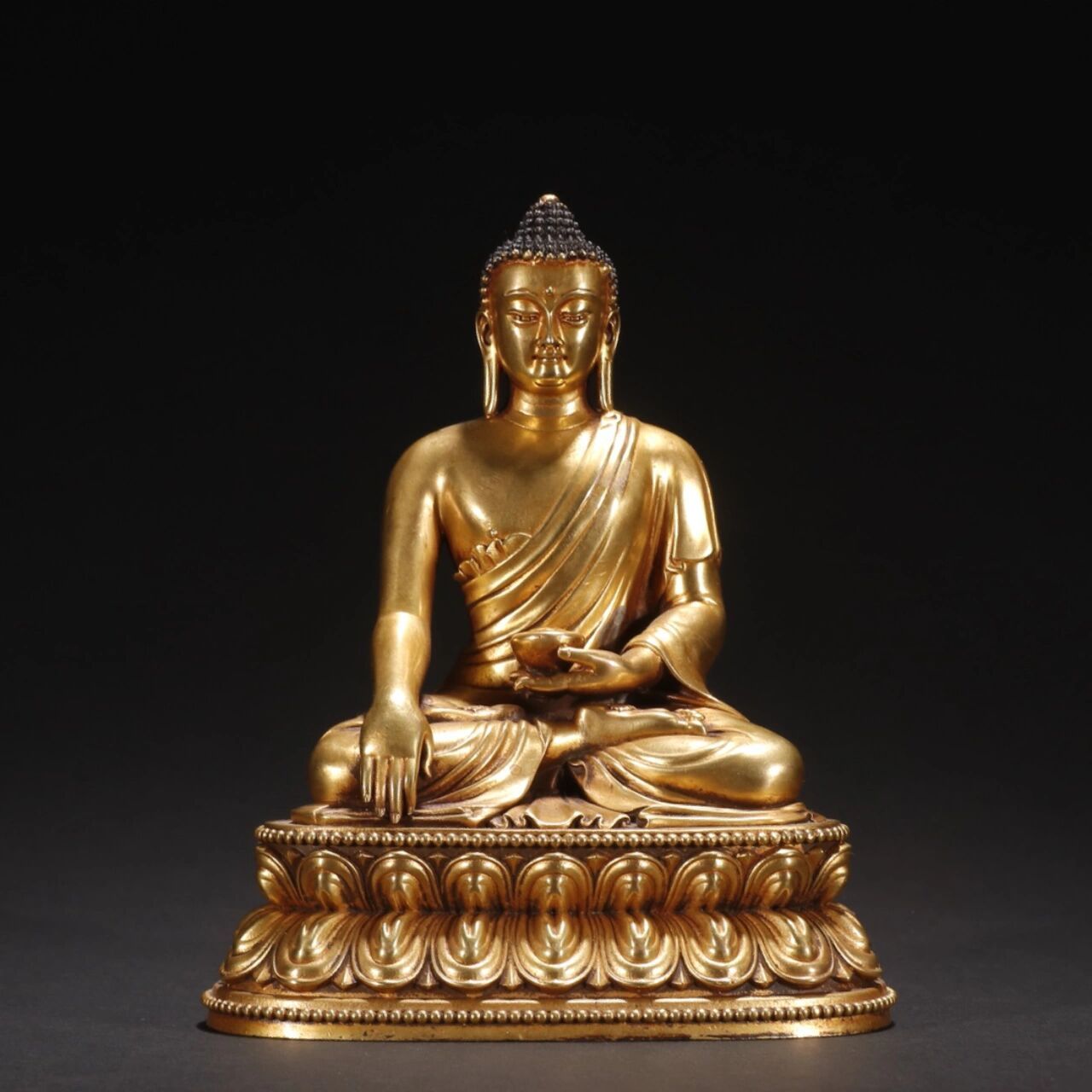 旧藏·铜鎏金药师佛造像 规格:高15.2宽12厚8.2cm重1995g