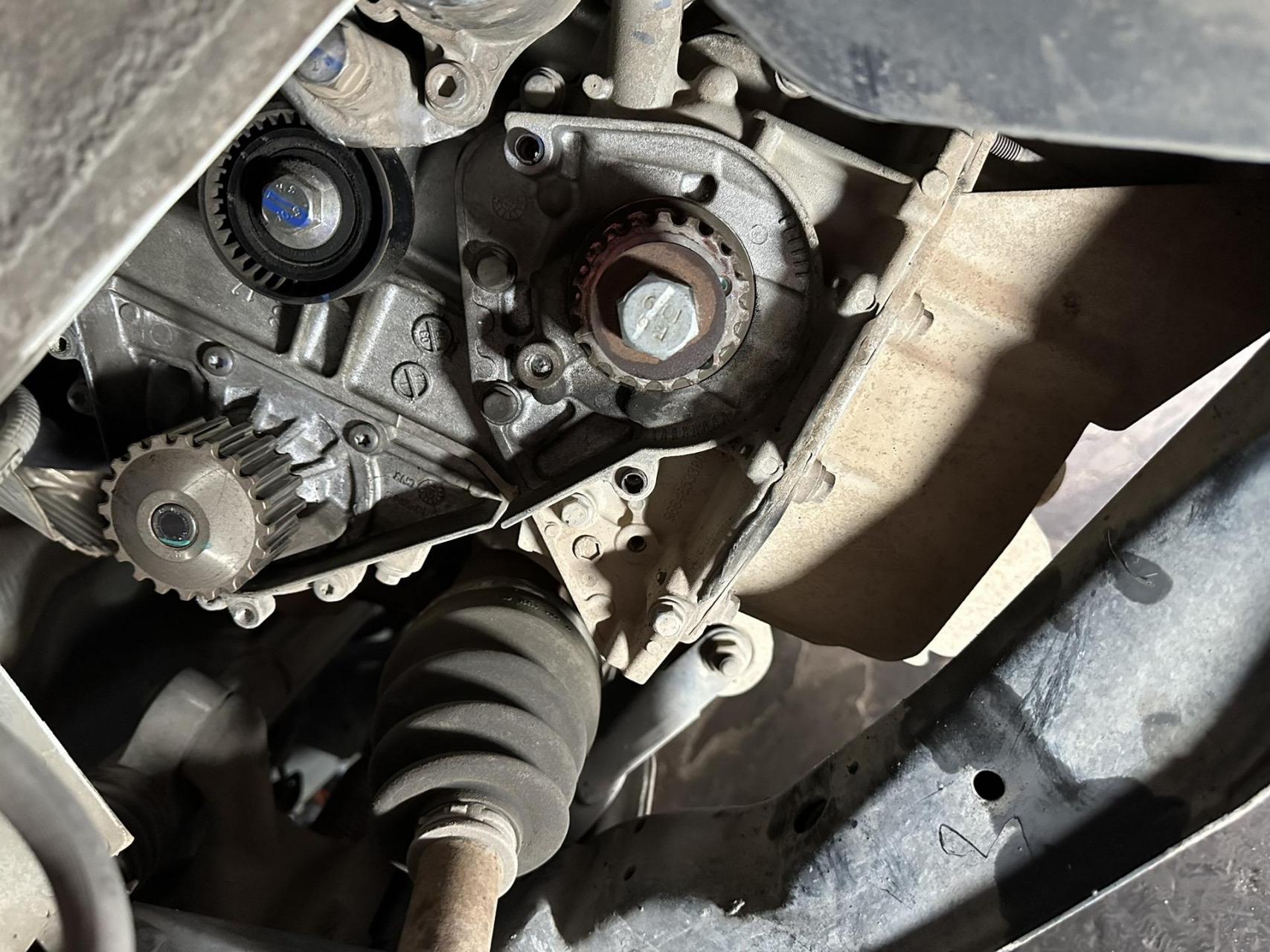 东风ax7更换正时皮带三件套,更换发电机皮带两件套,更换发动机机脚