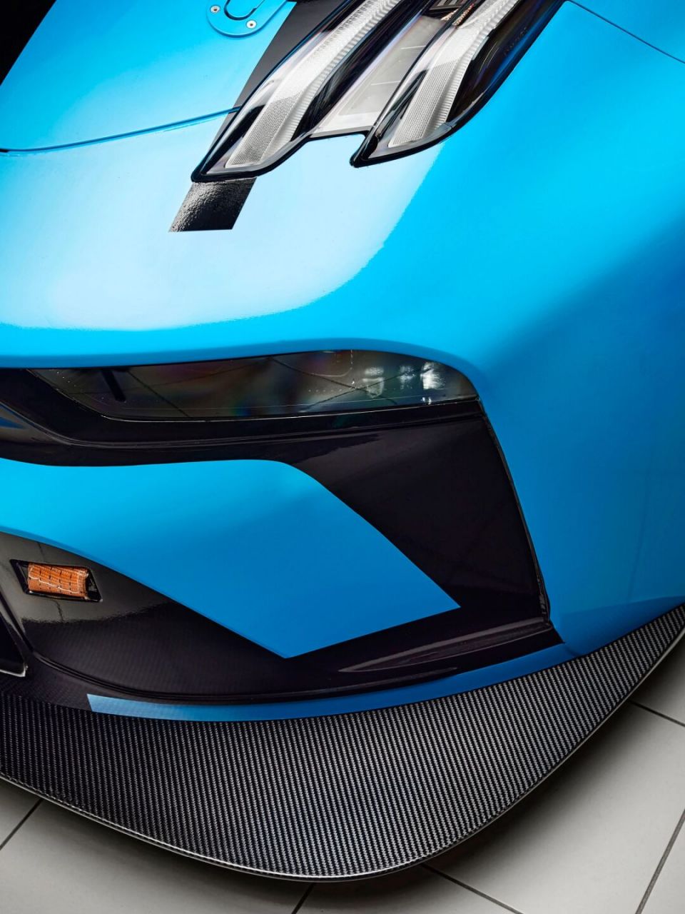 93售价100多万的领克赛车 2023新一代领克03 tcr赛车: 沿用经典蓝黄