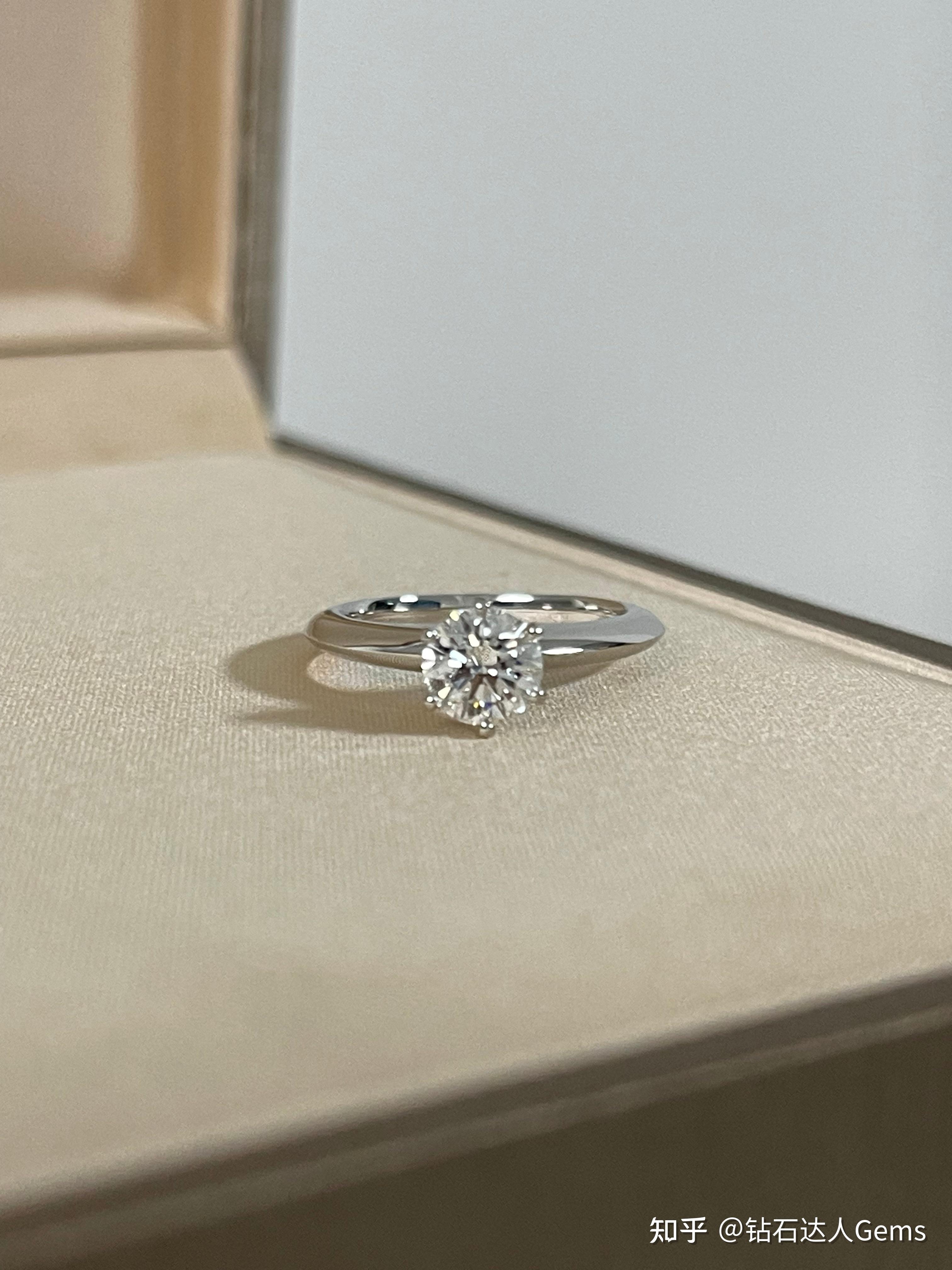请问tiffany的钻戒为什么那么贵啊想买1克拉一问发现要12万多