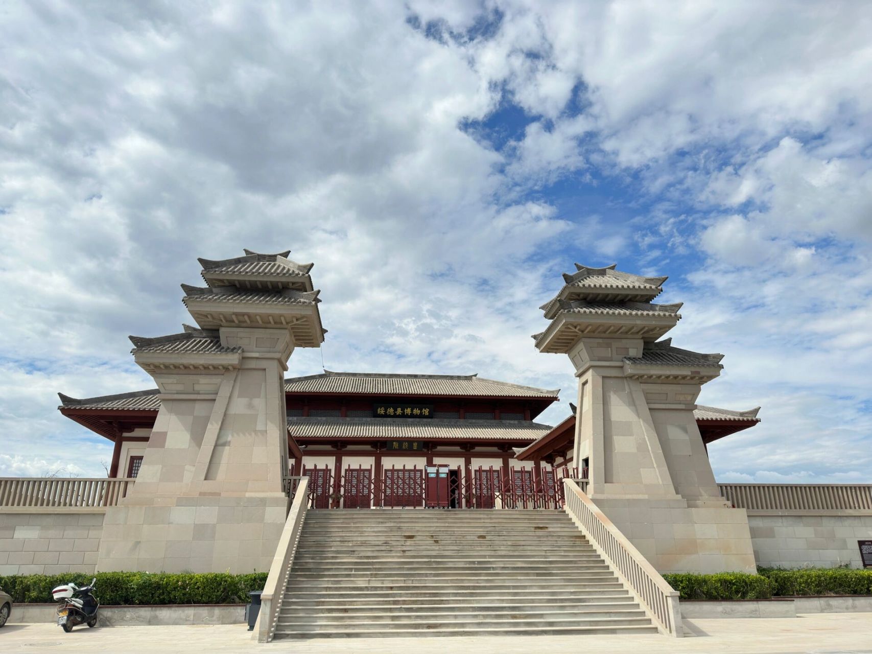 绥德 疏属山一游 山上可以看到绥德全景 参观了扶苏 绥德博物馆等好几