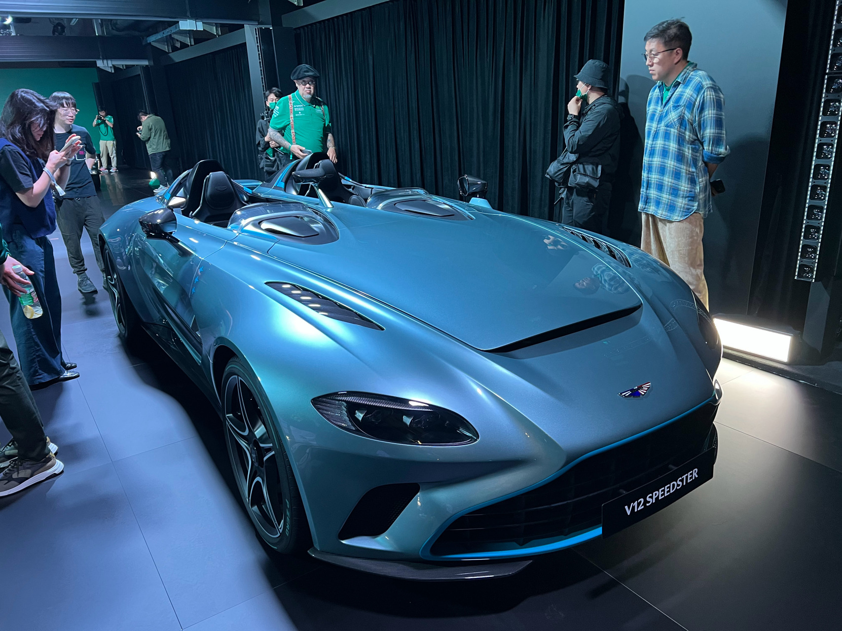 阿斯顿马丁v12 speedster,稀罕的车确实是让人稀罕