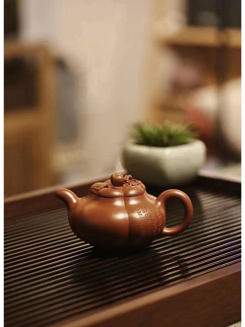 上合桃|独具匠心紫砂壶分享(12/50) 黄茜《上合桃》 	 壶身以硕大丰满