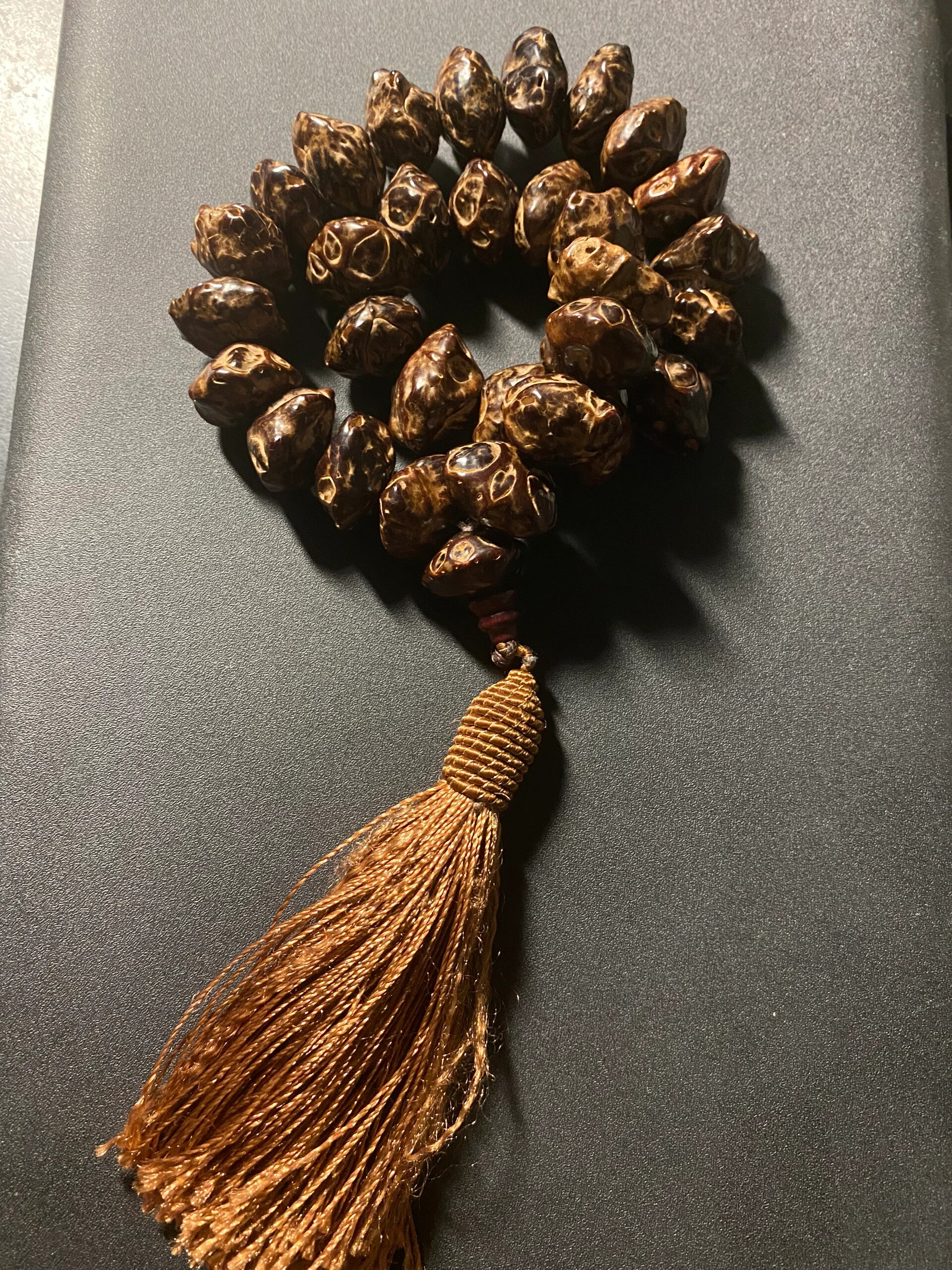 鬼脸菩提 一串鬼脸菩提的手持,11年前买的盘了一段时间就一直放置,没