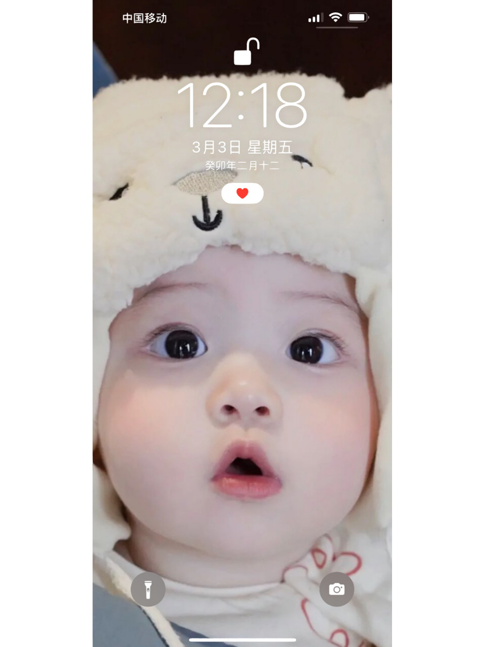 手机壁纸婴儿 大眼睛图片