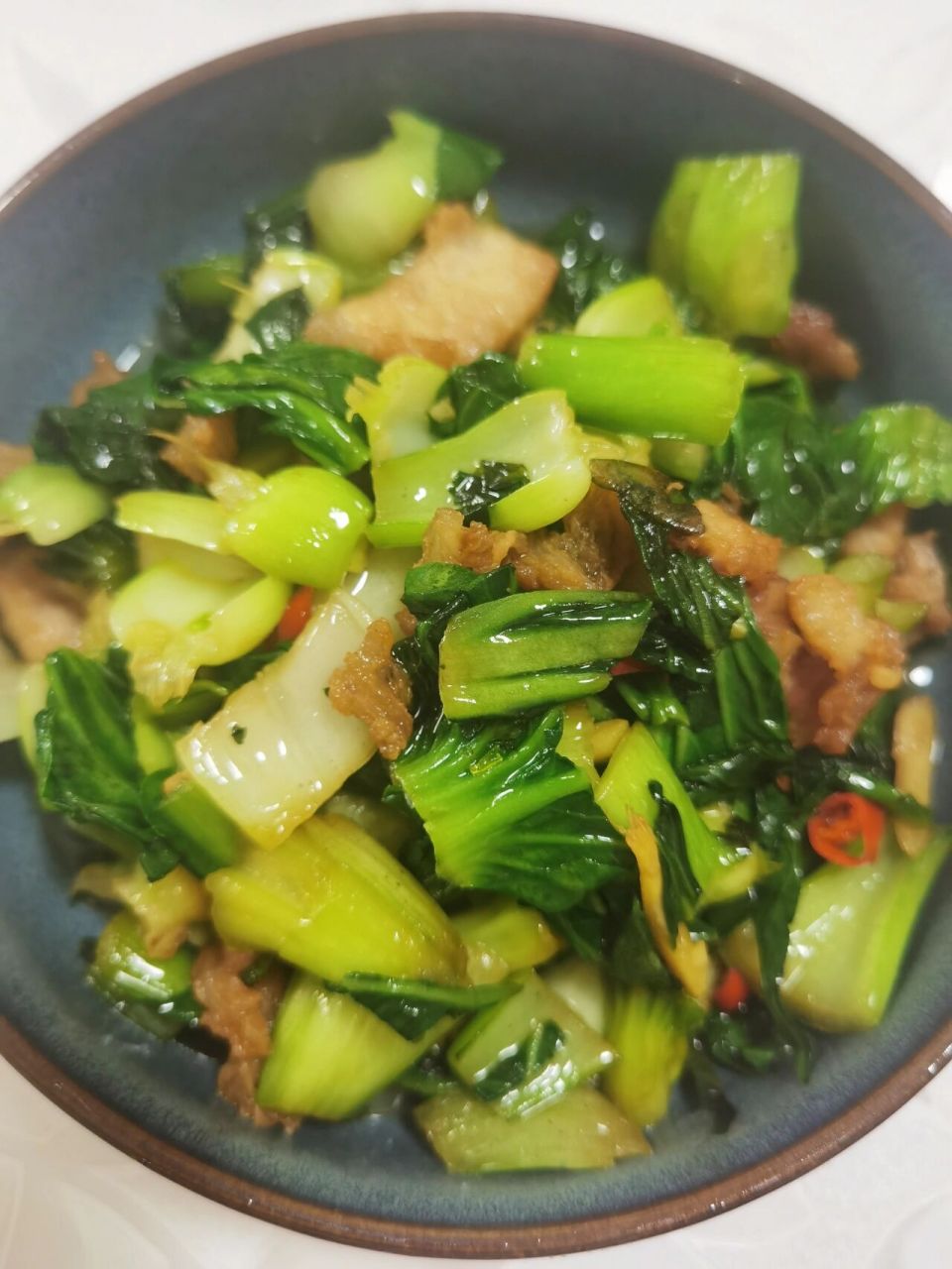 湖南衡阳家常菜——油渣炒调羹白(有教程) 油渣炒调羹白是冬天湘菜馆