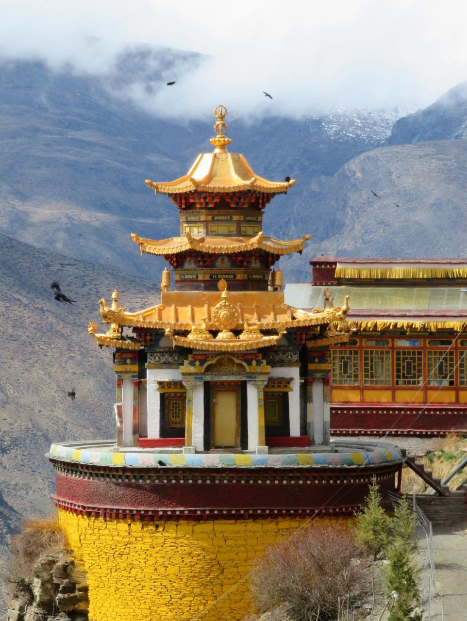 不丹边境之地的洛卓窝隆寺也叫卓瓦隆寺,位于洛扎县色乡,赛卡古托寺