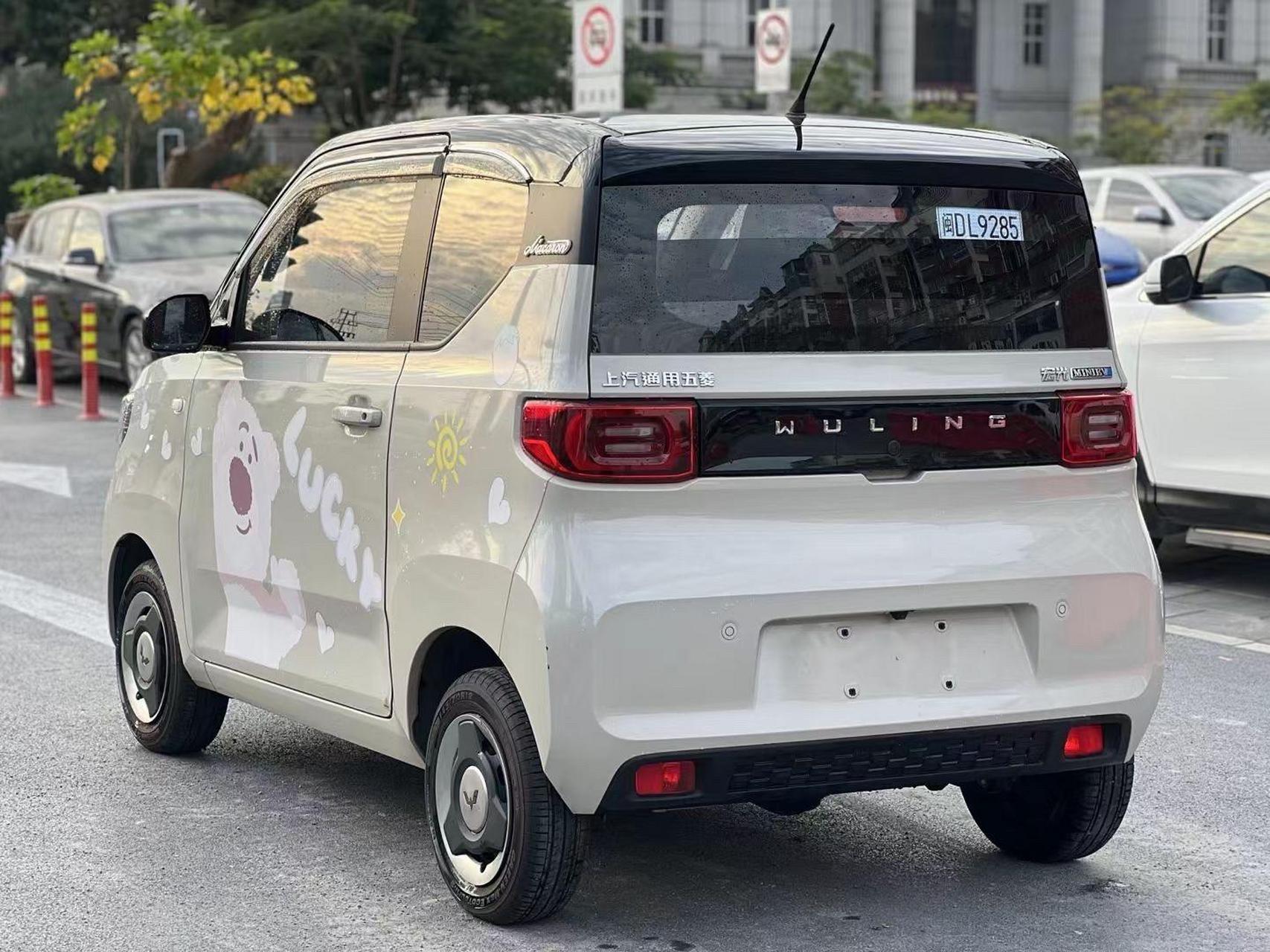 22年4月五菱宏光mini马卡龙,续航170,带气囊,倒车影像,原版原漆极品