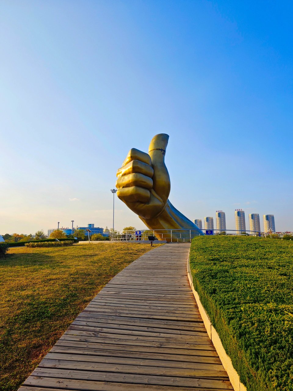 乳山大拇指广场