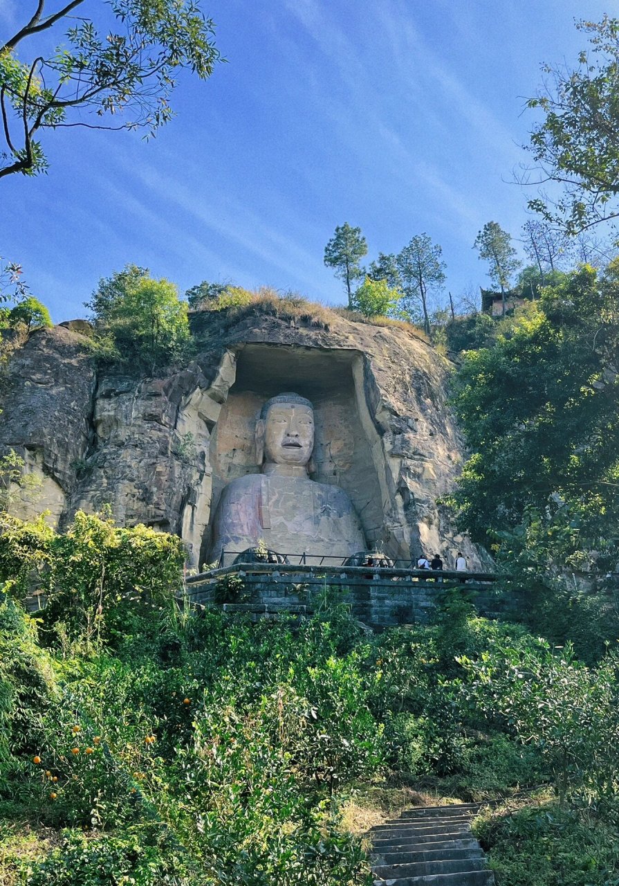 探访四川第三大佛 半月山大佛 在资阳雁江区的一个镇上,从一个不起眼