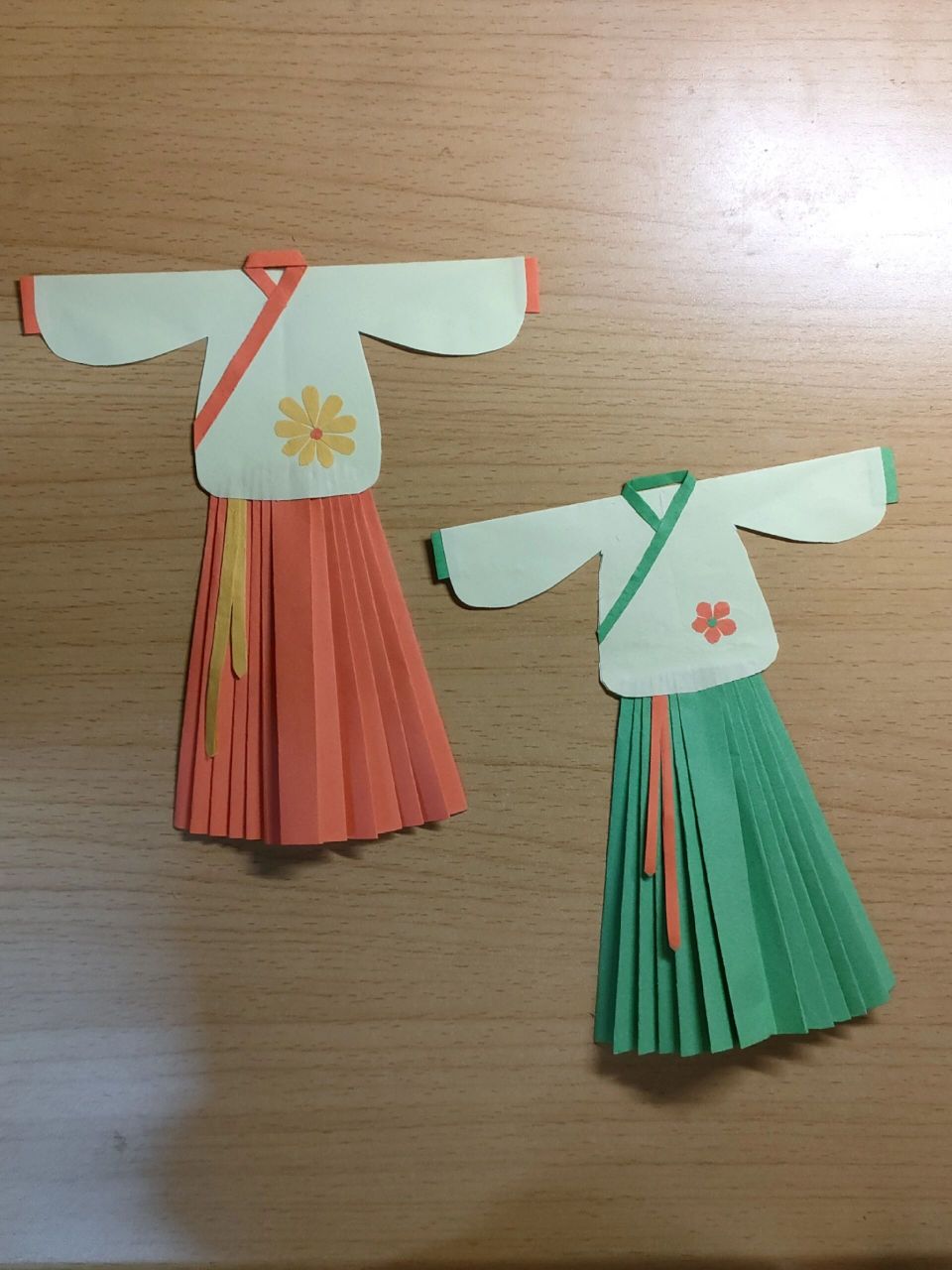 汉服折纸 之前有朋友蹲教程,但是比较忙,先出一款最简单的~注意,衣服