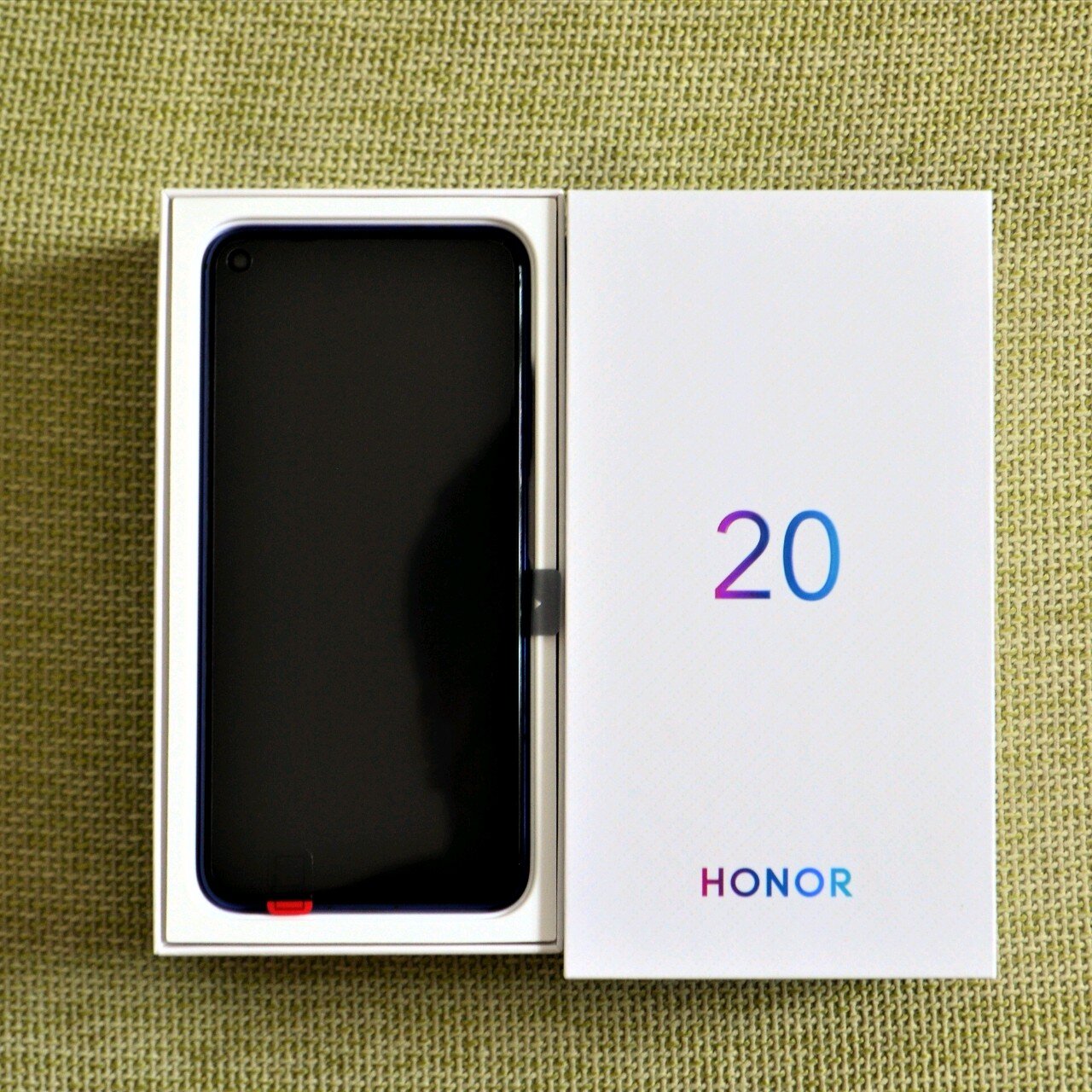 荣耀20,虽然很强,但是还是推荐你买pro