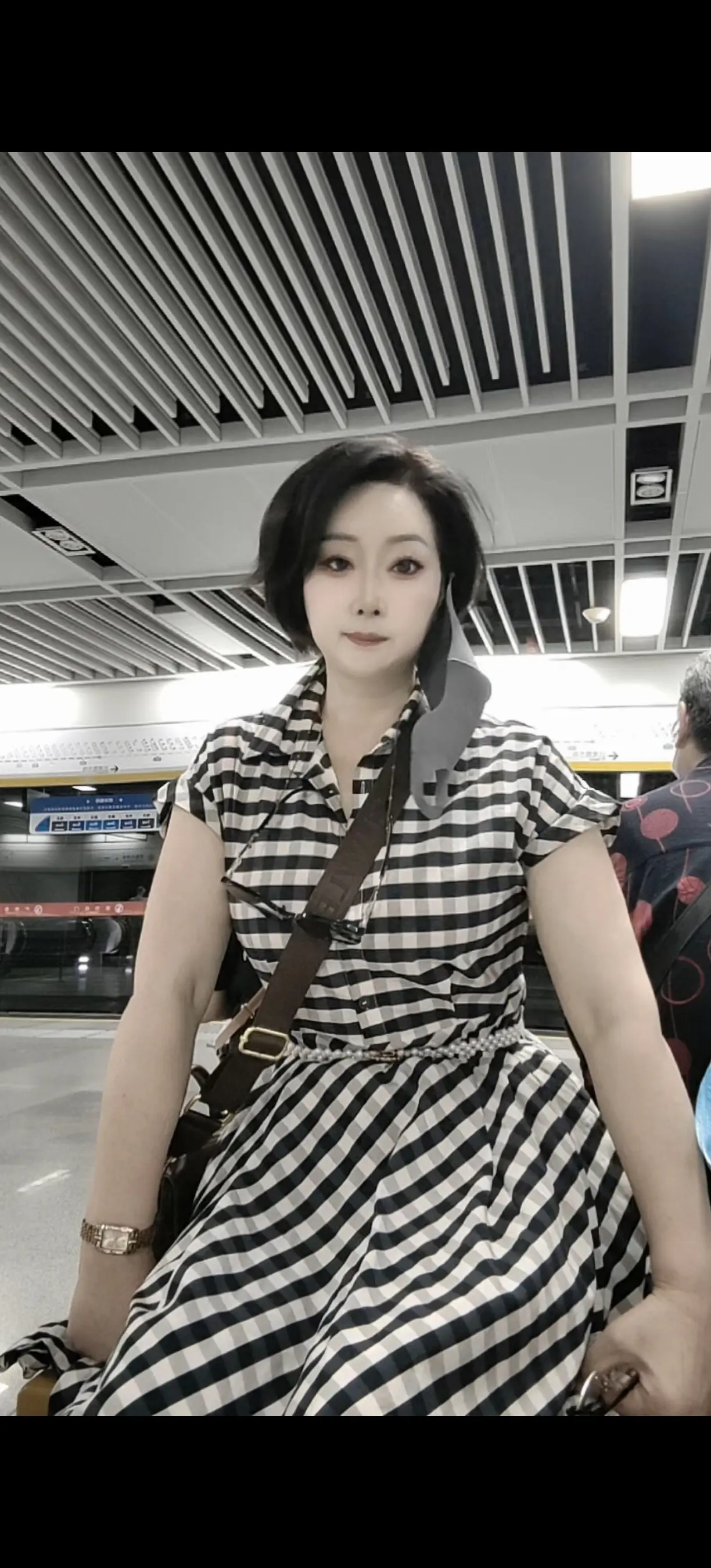 早高峰的拥挤,晚高峰的归心事件,轻轨载着千万个梦想