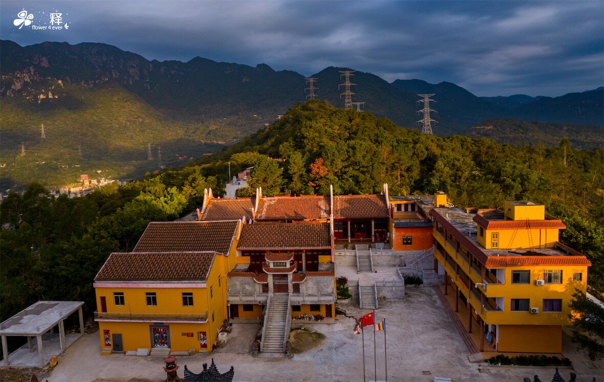 三峰寺:三峰寺里看三峰,鼓响桥下听鼓响,这里是古代进入中原的必经