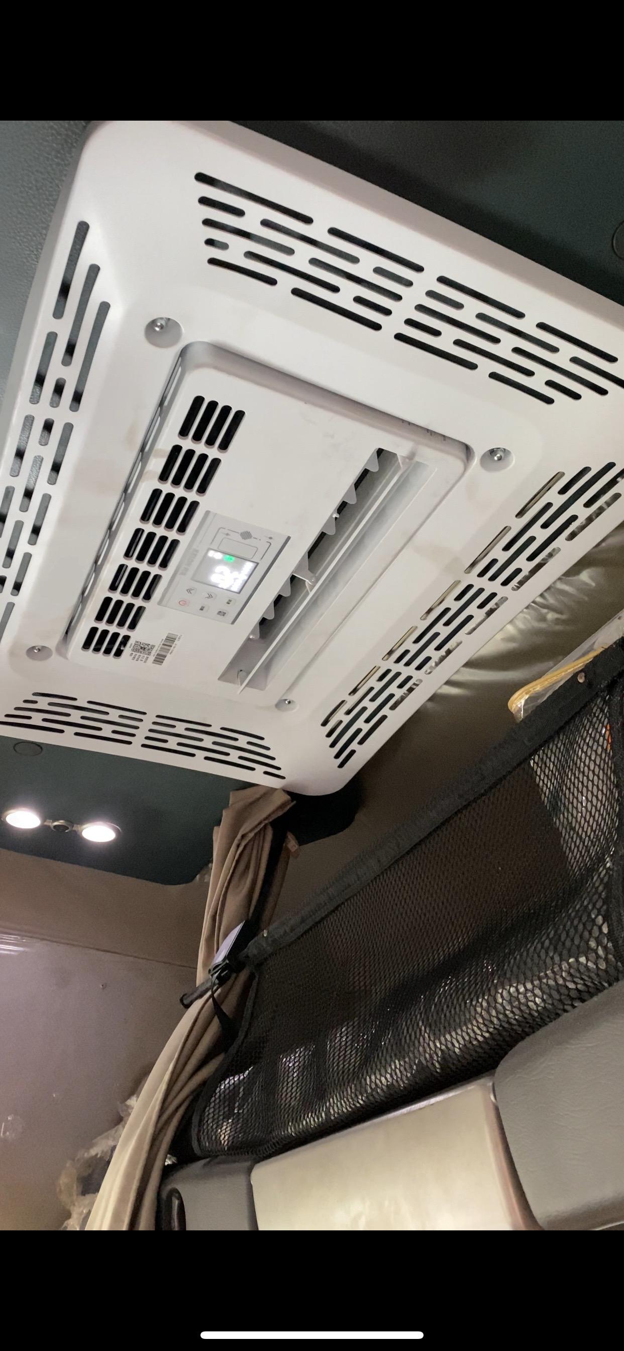 切割天窗装24v变频驻车空调顶置一体机,看来是装空调的一天,完美安装