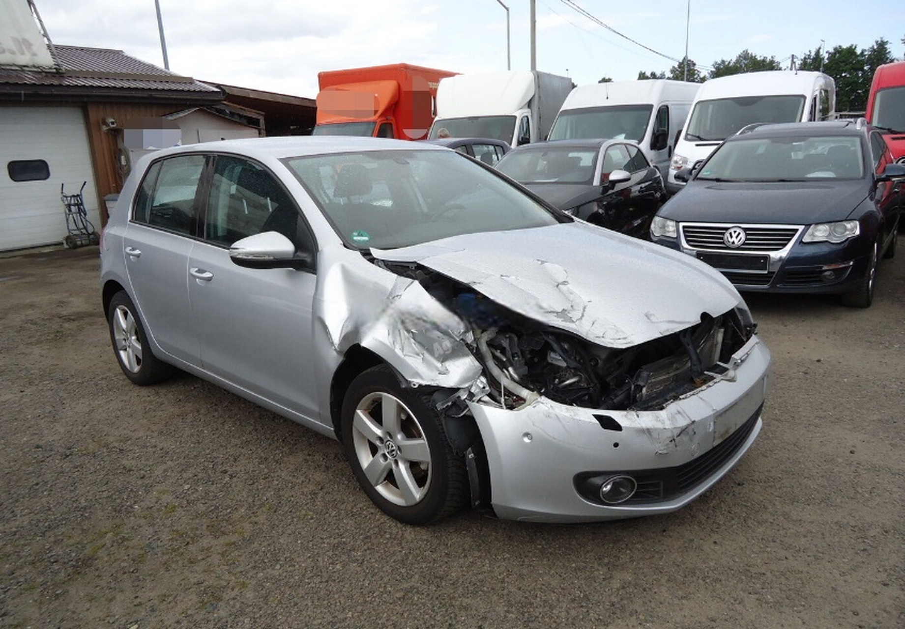 高尔夫事故车,卖家的意思就是不修了,就这么卖!