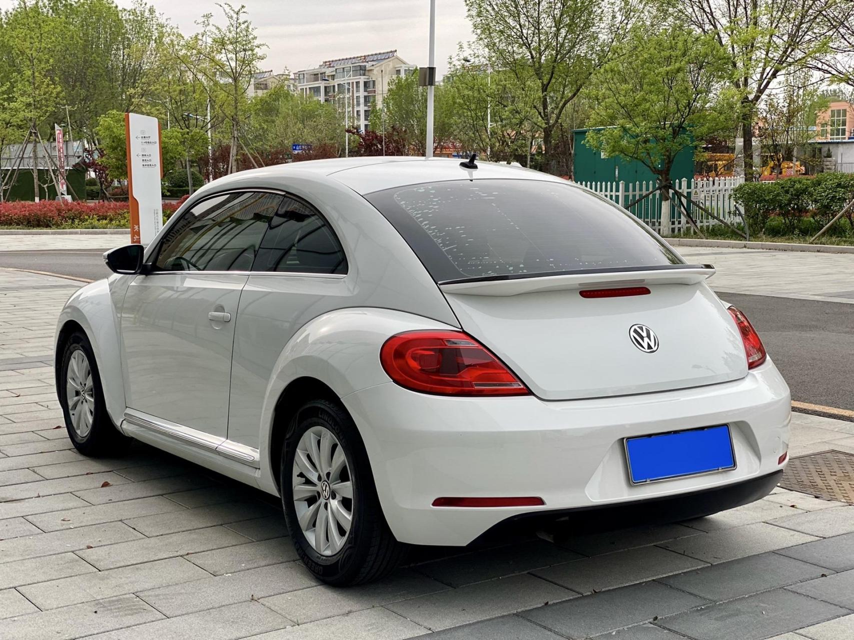两门四座 无框车门 内饰零磨损 保险审车到明年 高尔夫的价格开甲壳虫