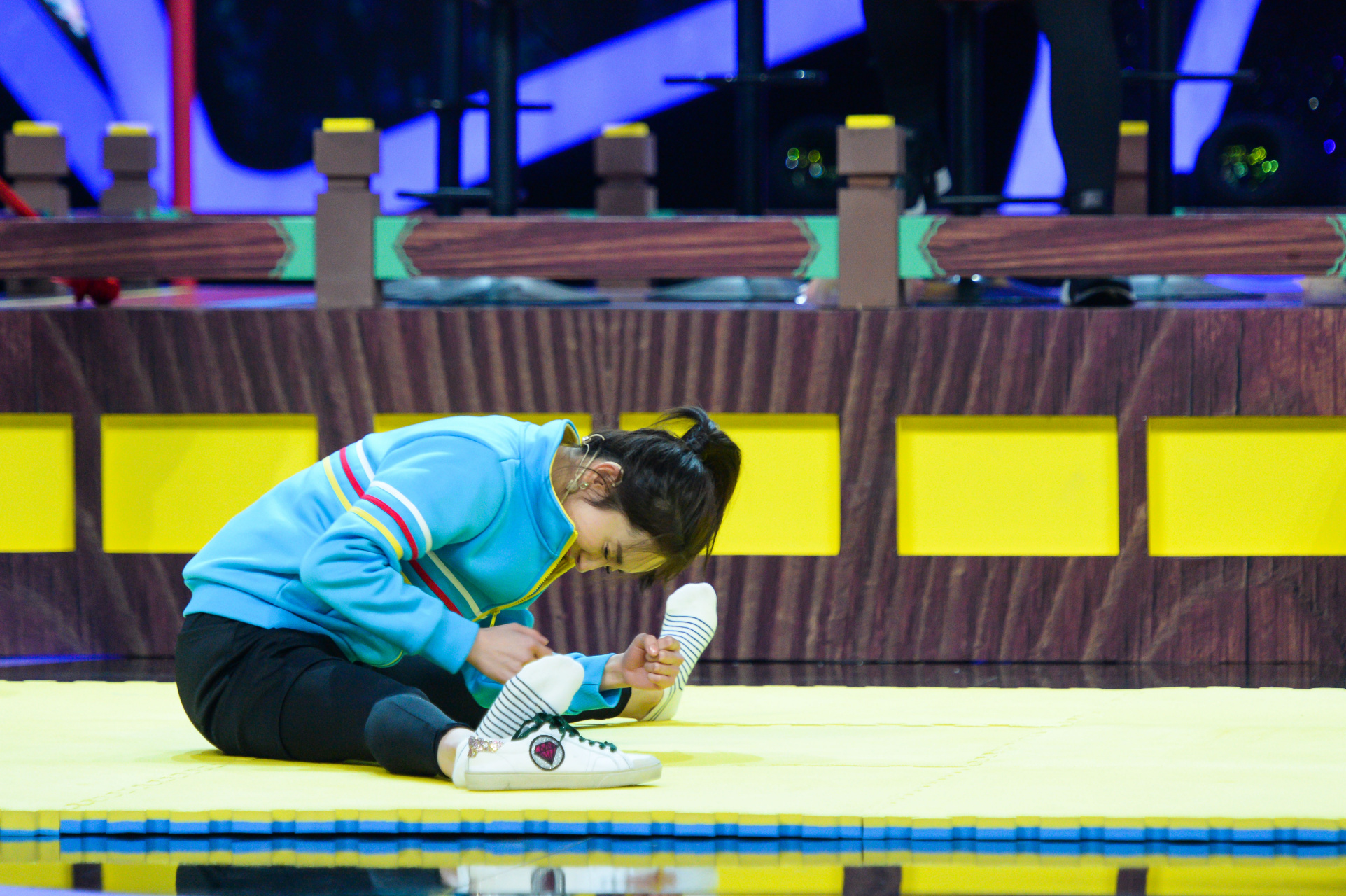 迪丽热巴,杨幂王牌对王牌同台柔韧度大比拼,还是热巴略胜一筹啊