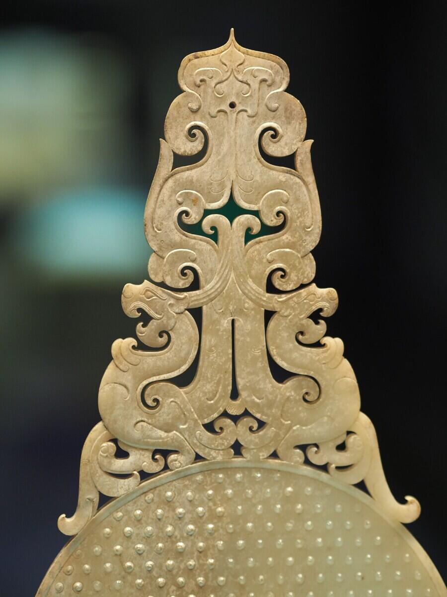 河北博物院 | 透雕双龙白玉璧