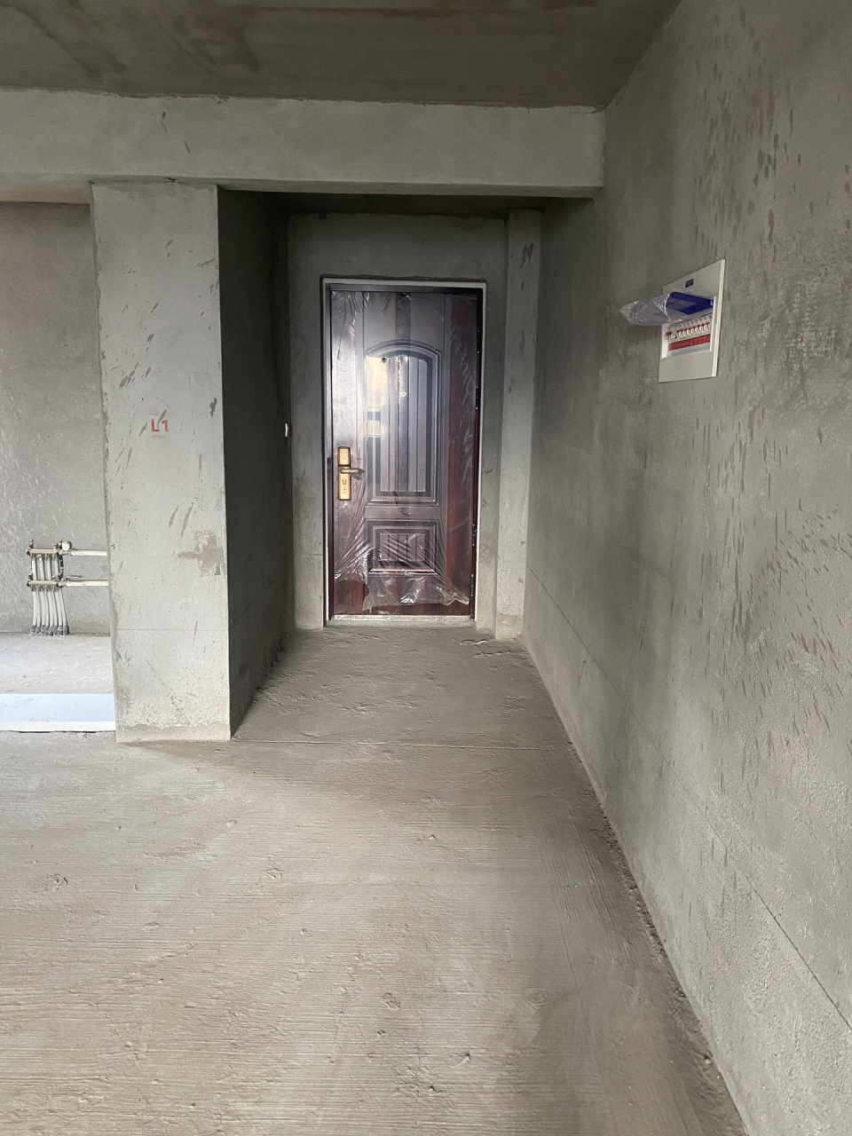 入户门鞋柜怎么做 内开门右边墙可以动但是厨房里面空间就小了好多有