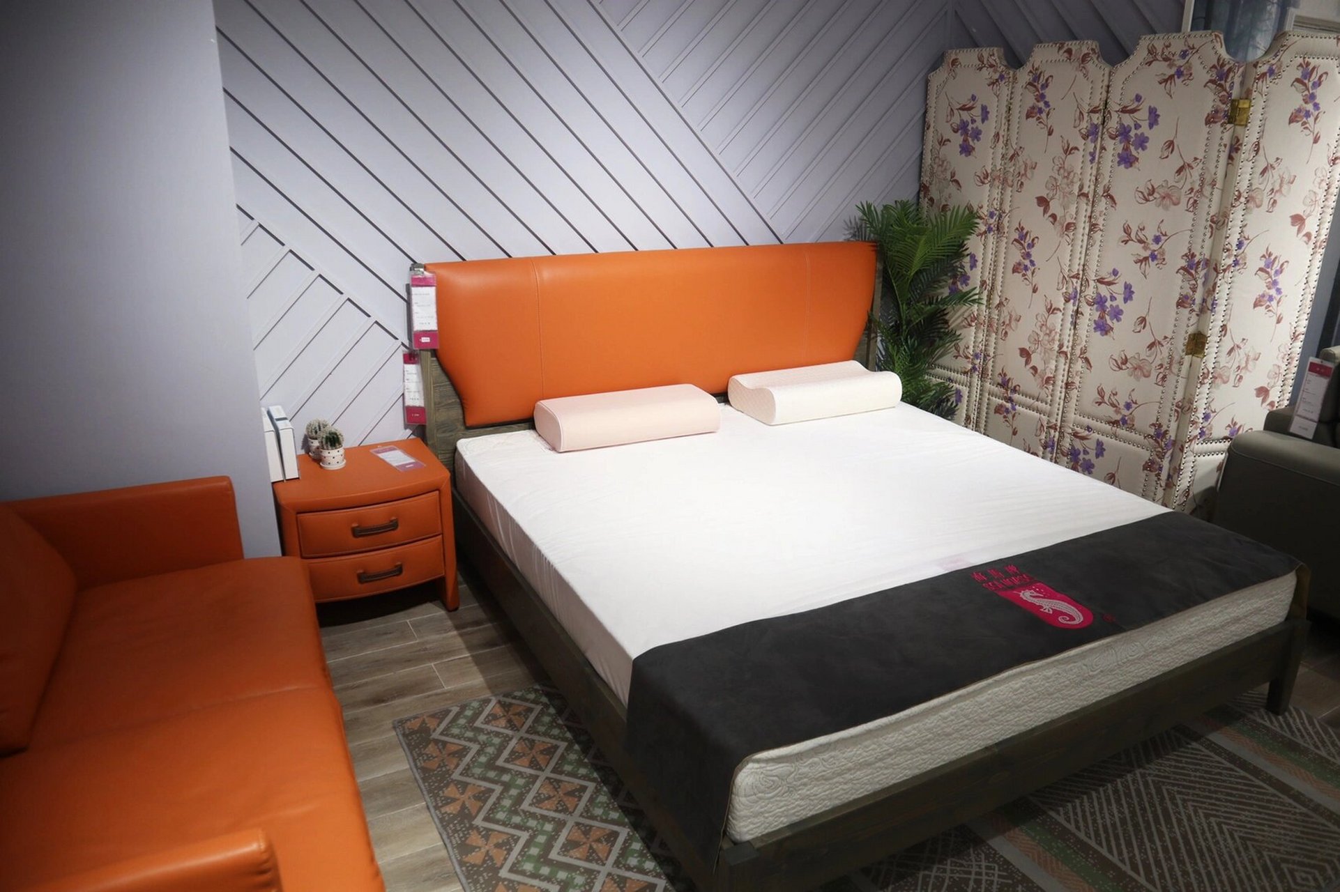 床垫 早就听说市面上流传着大量的假海马品牌 	 今天来到深圳金光华